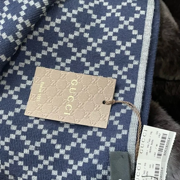 NEW! Gucci Navy and Gray Diamond Script Logo Wool Scarf - Picture 6 of 6